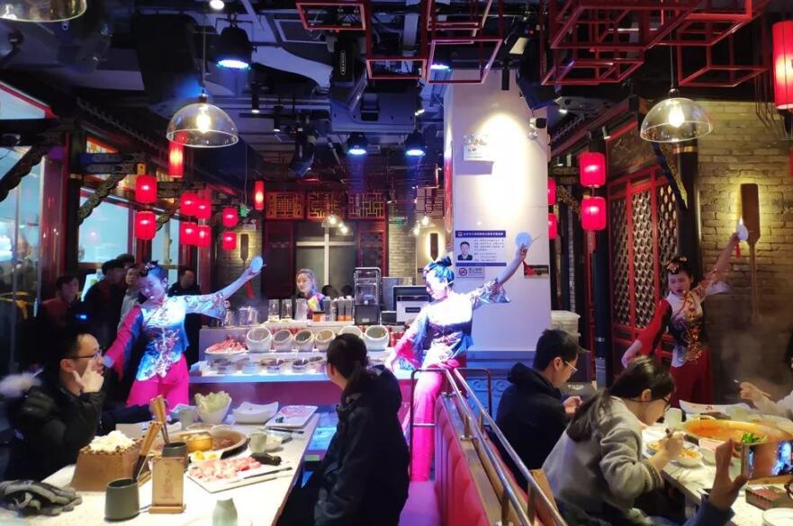 重慶洪崖洞哪家火鍋好吃？朝天門(mén)邀你看江景吃火鍋！