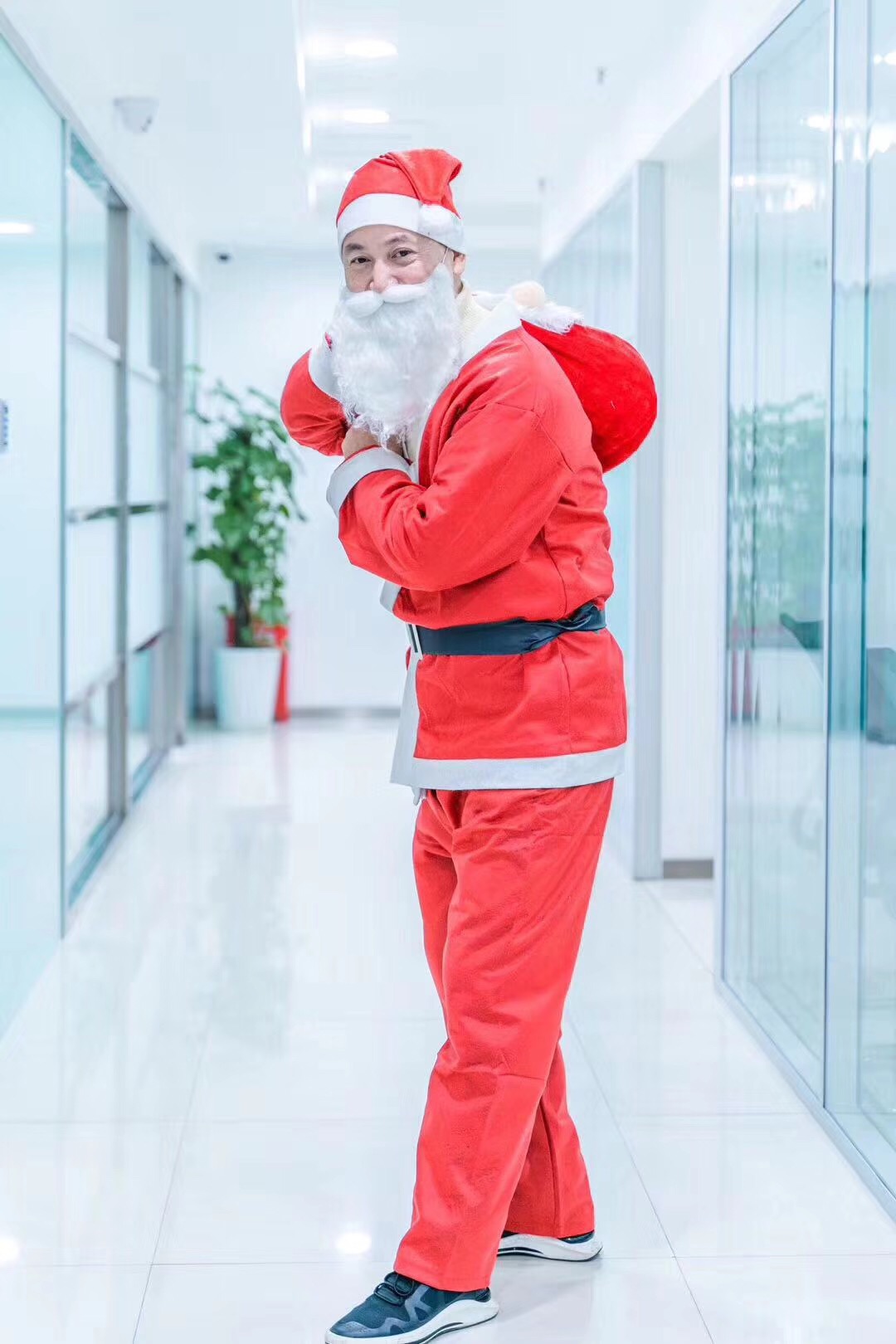 朝天門火鍋?zhàn)４蠹沂フQ節(jié)快樂(lè)！