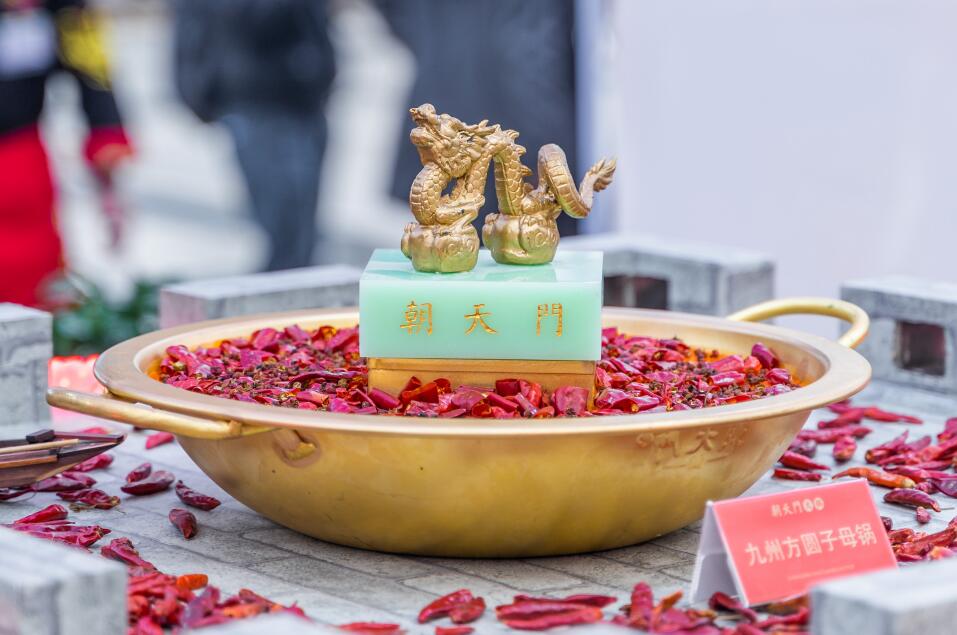 80萬開火鍋店加盟好還是自己開店好？