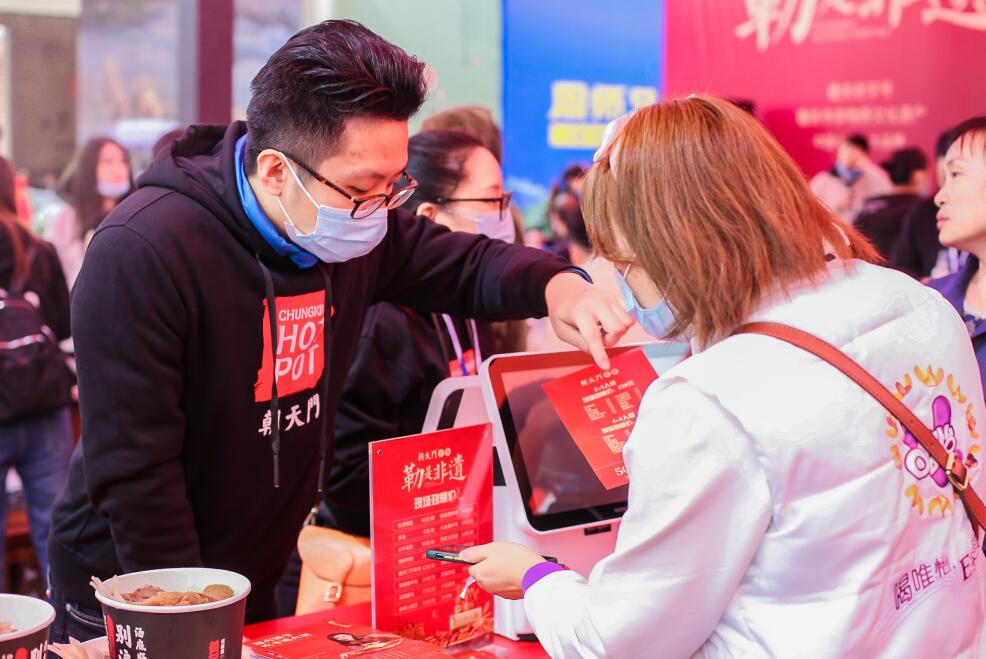 特色火鍋店如何用創(chuàng)意菜品吸引顧客？