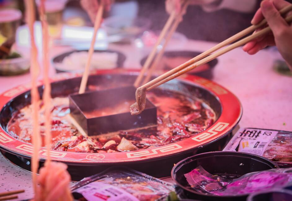 吉林開火鍋加盟店，經(jīng)營的時候需要注意什么？