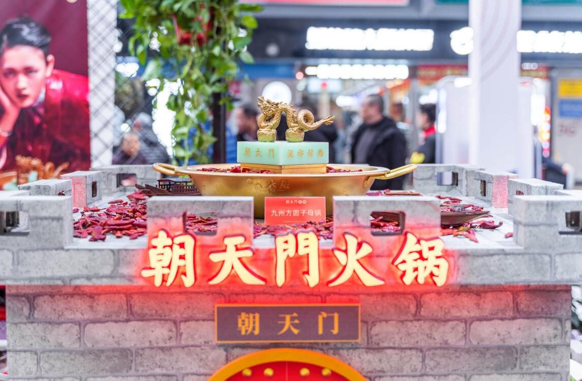 開火鍋加盟店，要學(xué)會(huì)用服務(wù)感動(dòng)顧客！