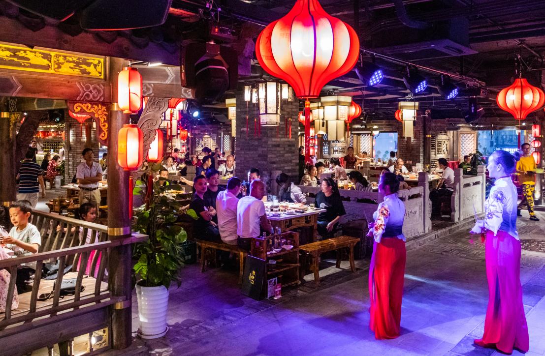 黑河開火鍋加盟店，選明星店還是老品牌？