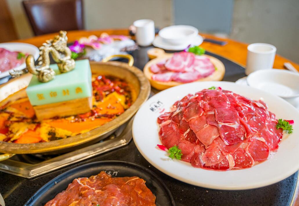 夏天吃火鍋有多痛快？來(lái)體驗(yàn)酣暢淋漓的感覺(jué)！