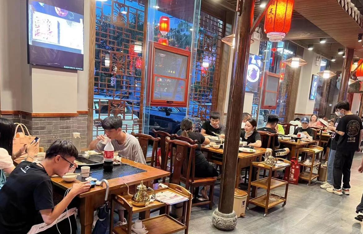 開火鍋店，自營(yíng)好還是加盟好？