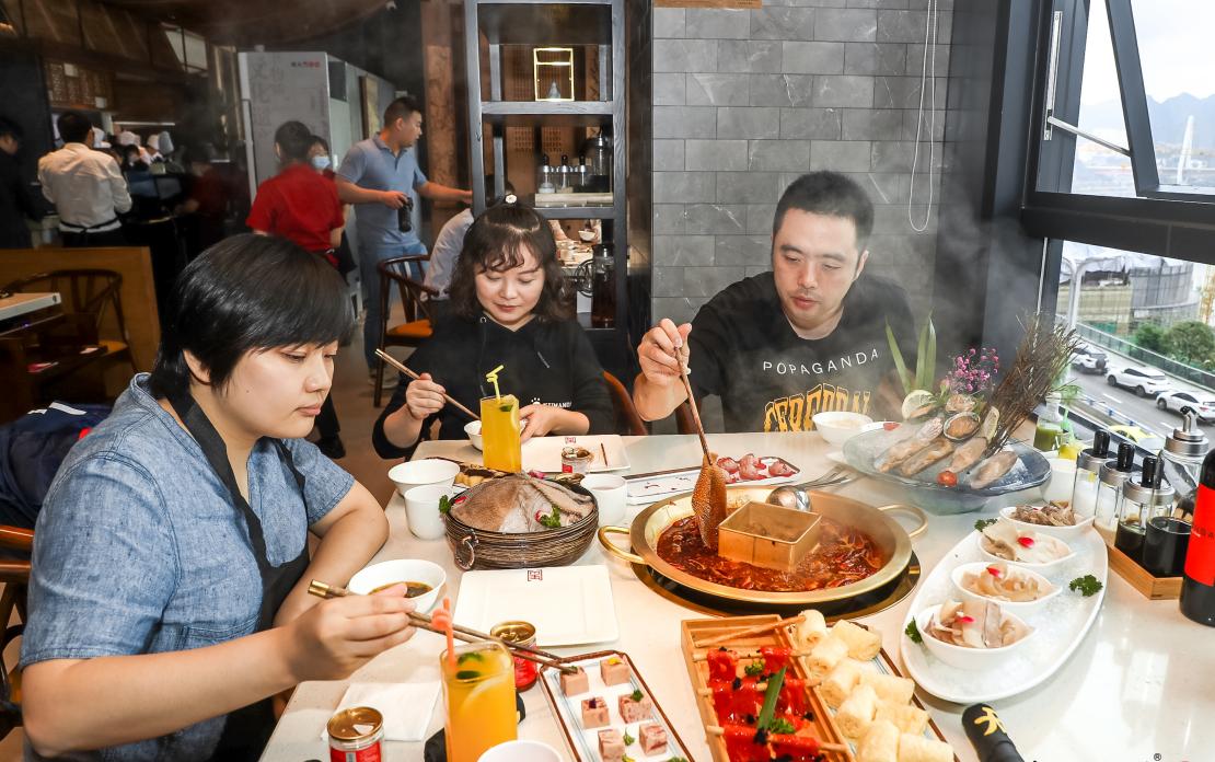 火鍋店衛(wèi)生問題頻發(fā)，怎樣才能給顧客“安全感？”