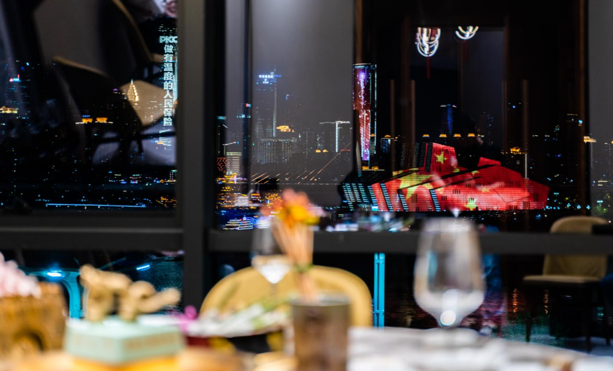 解放碑旅游打卡攻略！重慶土著帶你嗨玩，吃喝玩樂在這里！