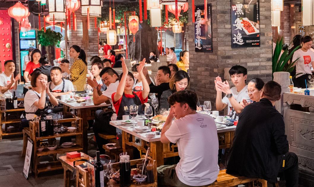 年輕人開始反向消費(fèi)，餐飲業(yè)應(yīng)該如何應(yīng)對？