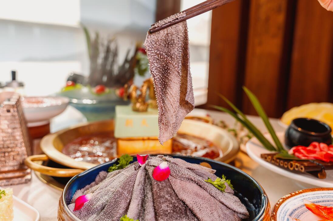 火鍋店的大招牌，特色重慶火鍋毛肚，這么做就對了！