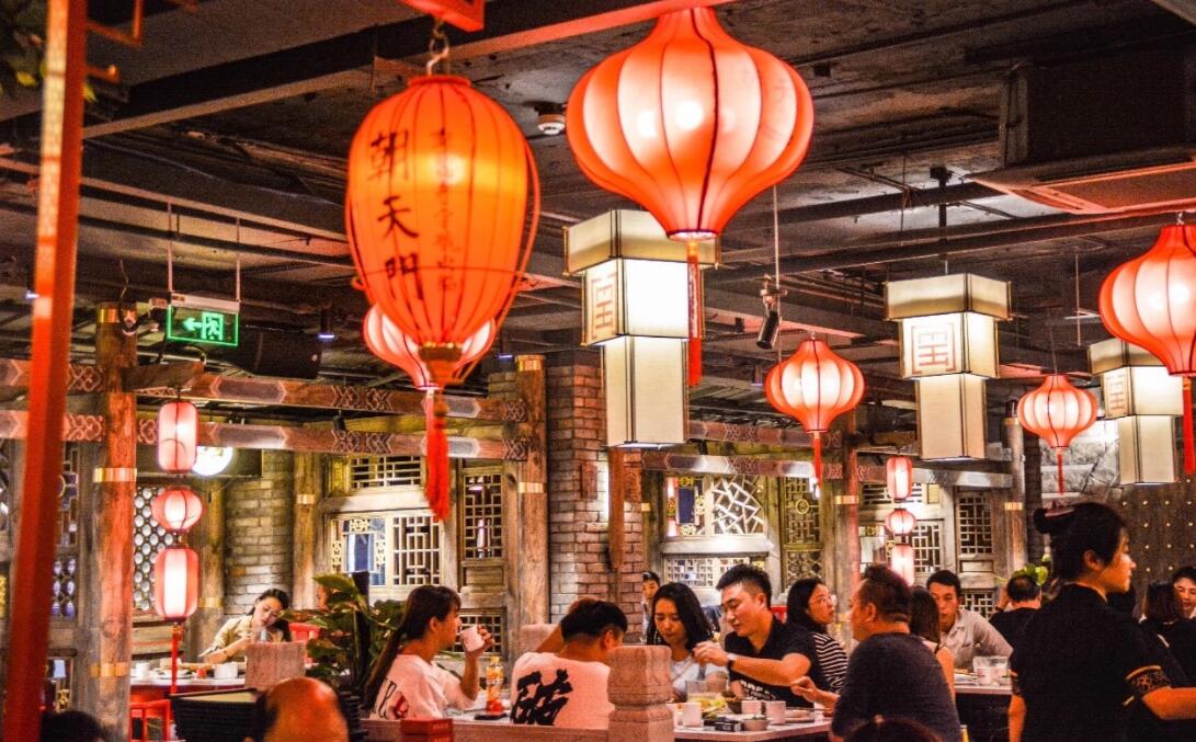 五類火鍋店裝修風(fēng)格，時(shí)尚正在路上，經(jīng)典永不過時(shí)！