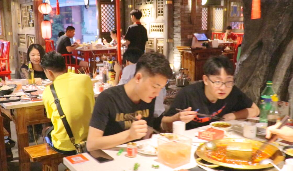 重慶火鍋，推出低價套餐，生意是否好？